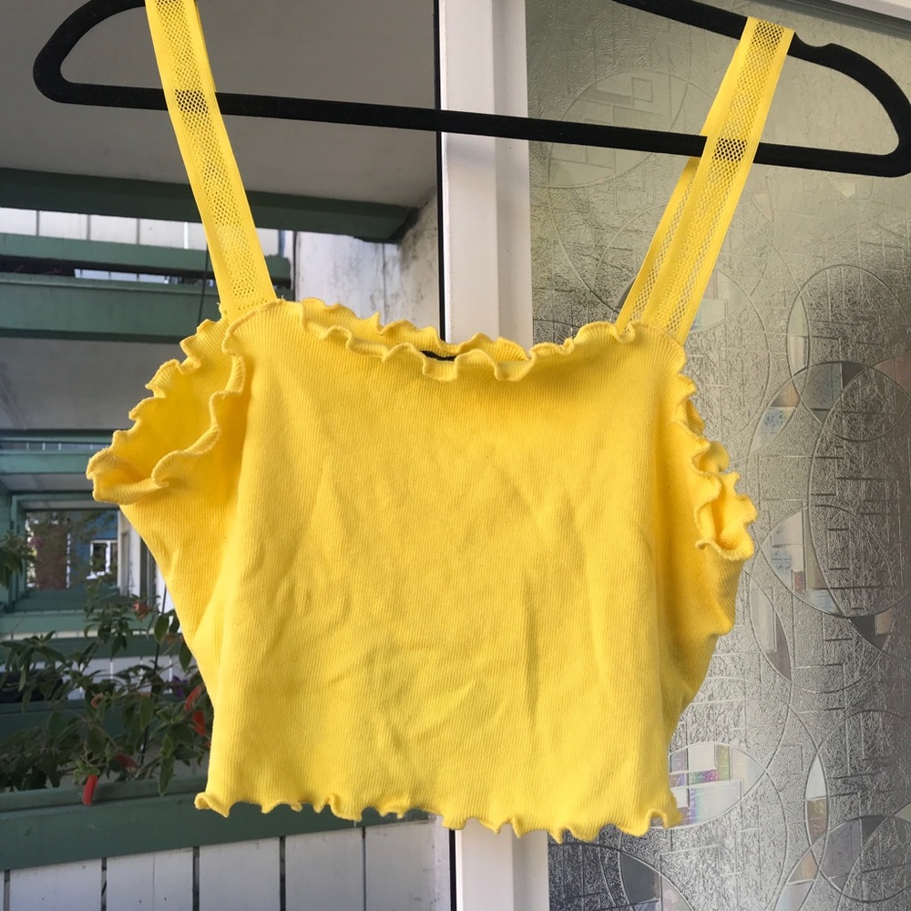 UO Yellow Summery Top!